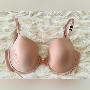 New without tags Victoria’s Secret Lightly Lined Full-coverage Bra 32DDD